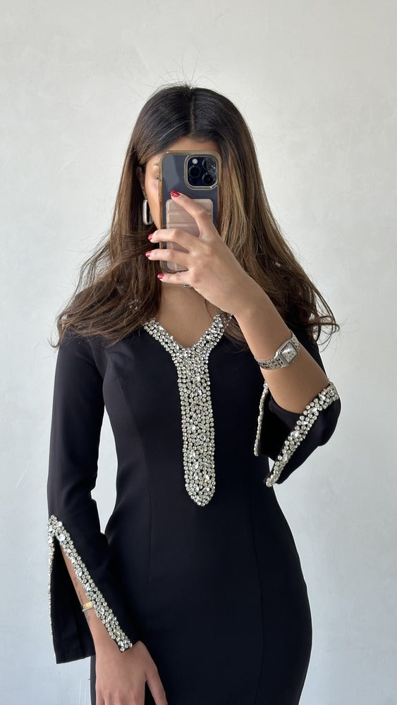 V-NECK DIAMOND LONG SLEEVE DRESS